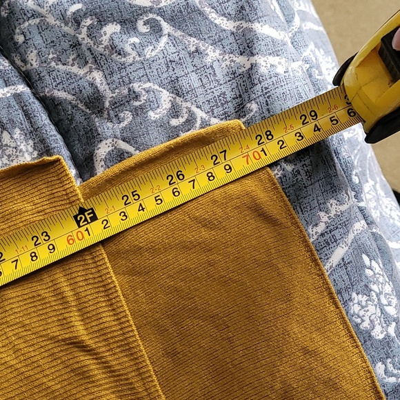 H&M Long sleeve Gold small pullover top - Picture 5 of 6